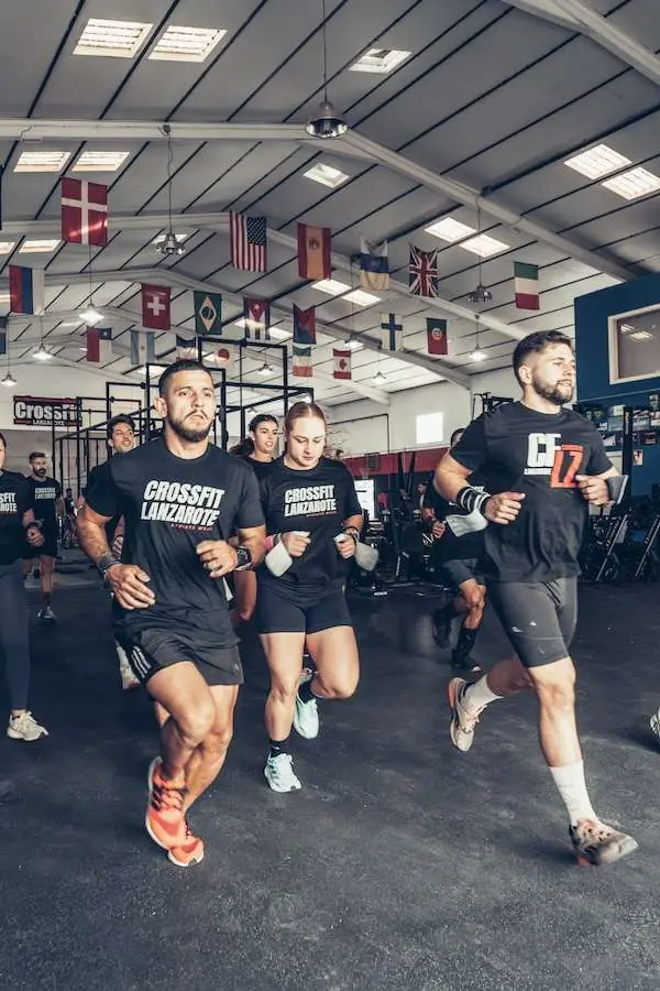Atletas arrancando una prueba a la carrera